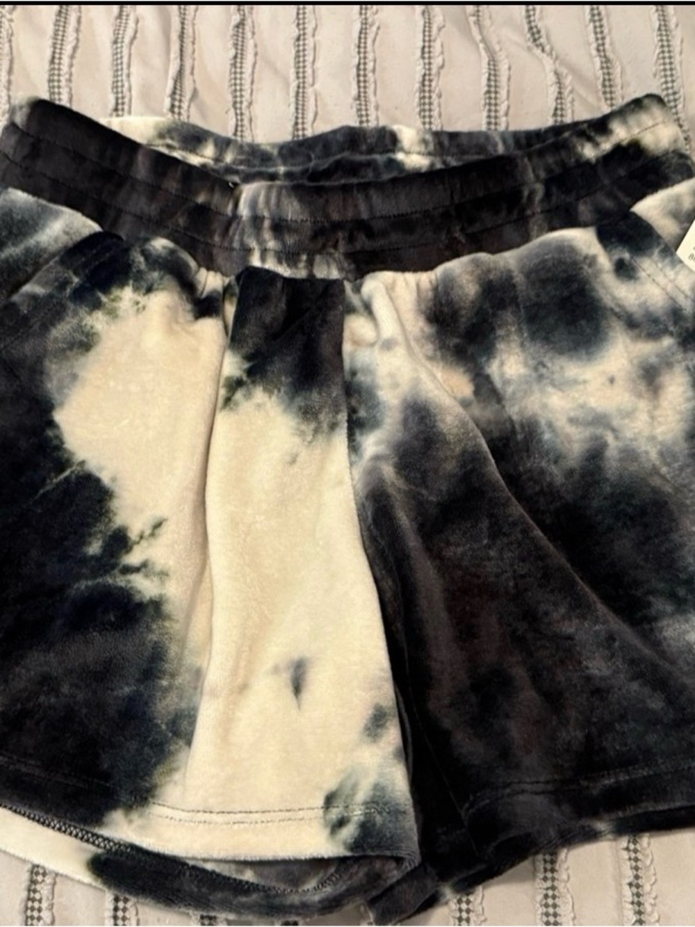 NWT Freshman 1996 tie dye velour shorts Size Medium 8/10